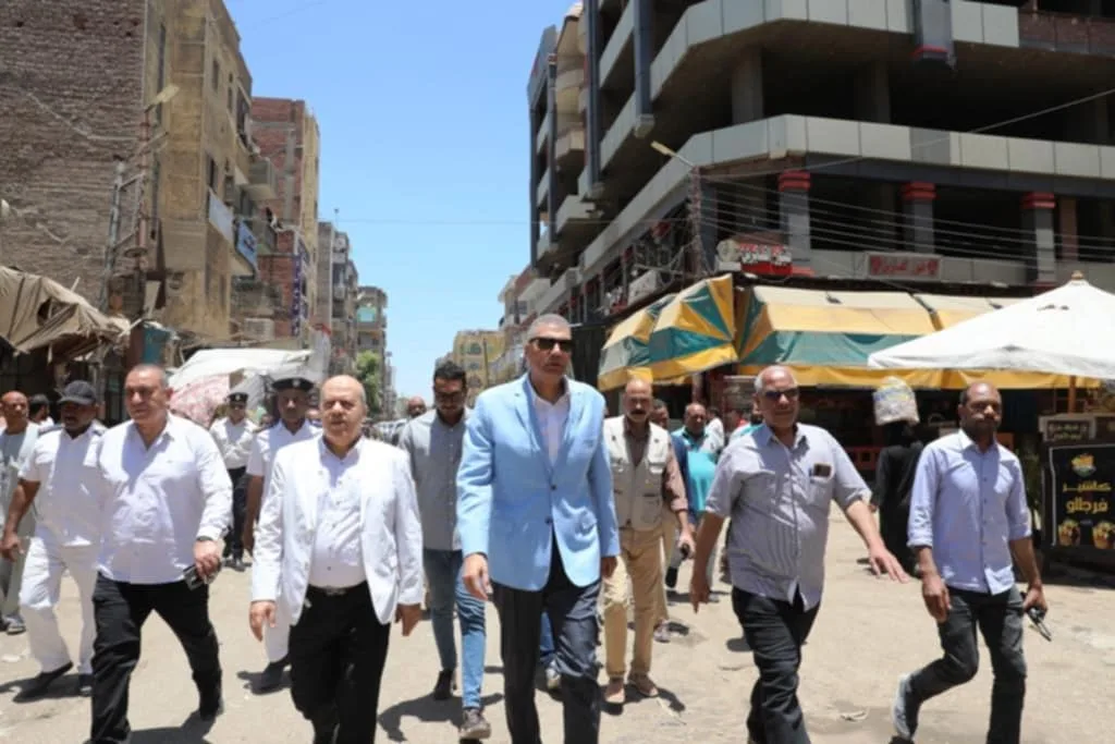 محافظ أسوان يواصل جولته التفقدية في شارع بورسعيد بكوم أمبو محافظ أسوان يواصل جولته التفقدية في شارع بورسعيد بكوم أمبو