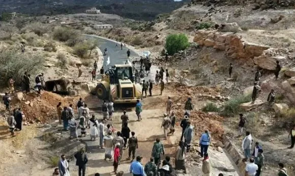 اليمن: استئناف العمل في طريق رئيسي يربط صنعاء بعدن بعد سبع سنوات من الإغلاق اليمن: استئناف العمل في طريق رئيسي يربط صنعاء بعدن بعد سبع سنوات من الإغلاق
