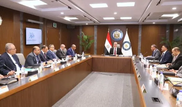 وزير البترول: نهدف إلى تصنيع الفوسفات محليًا بدلاً من تصديره كمواد خام لزيادة القيمة المضافة. وزير البترول: نهدف إلى تصنيع الفوسفات محليًا بدلاً من تصديره كمواد خام لزيادة القيمة المضافة.