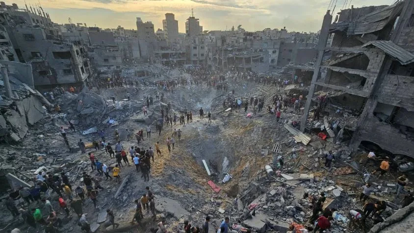 حكومة غزة: مقتل أطفال عائلة النجار يُعتبر جريمة حرب وفق جميع القوانين الدولية. حكومة غزة: مقتل أطفال عائلة النجار يُعتبر جريمة حرب وفق جميع القوانين الدولية.