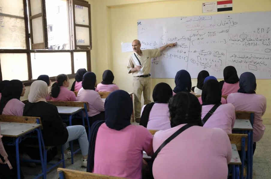 المدارس الحكومية تبدأ بتنفيذ مجموعة من جلسات المراجعة النهائية لشهادتي الإعدادية والثانوية. المدارس الحكومية تبدأ بتنفيذ مجموعة من جلسات المراجعة النهائية لشهادتي الإعدادية والثانوية.