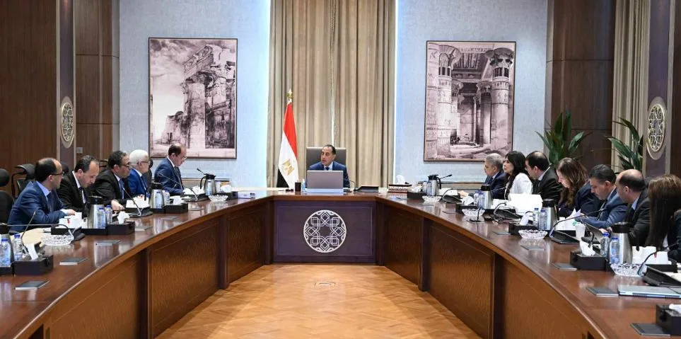 مدبولي يقدم مجموعة من الاقتراحات لخفض نسبة الدين إلى الناتج المحلي الإجمالي مدبولي يقدم مجموعة من الاقتراحات لخفض نسبة الدين إلى الناتج المحلي الإجمالي