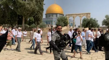 مستوطنون يدخلون ساحات المسجد الأقصى تحت حماية قوات الاحتلال الإسرائيلي