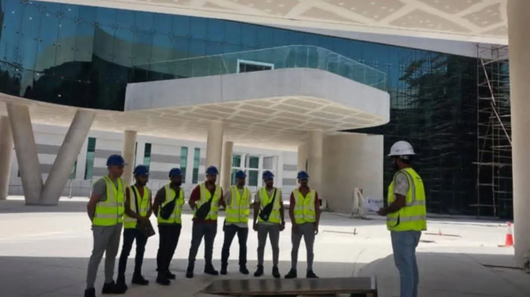 وزارة العمل: وصول عمال مصريين إلى وظائفهم في شركة مقاولات في الإمارات وزارة العمل: وصول عمال مصريين إلى وظائفهم في شركة مقاولات في الإمارات