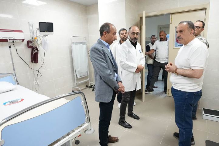 محافظ أسيوط يتفقد تجهيزات القسطرة القلبية بالمبرة ويشيد بجودة خدمات التأمين الصحي