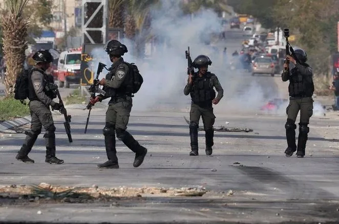 الصحة الفلسطينية: 7 إصابات برصاص الاحتلال خلال مداهمة مدينة نابلس الصحة الفلسطينية: 7 إصابات برصاص الاحتلال خلال مداهمة مدينة نابلس