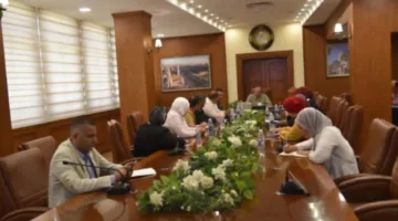 محافظ بورسعيد يناقش تحسين مشروعات محطات مياه الشرب والصرف الصحي