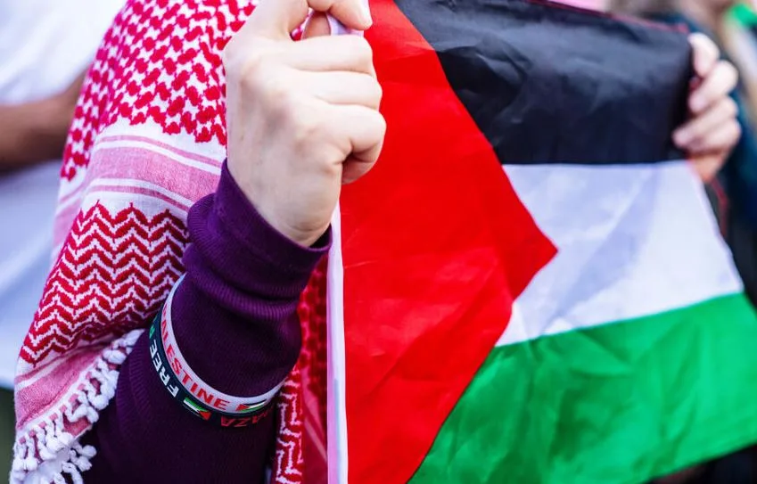 لأول مرة.. الفلسطينيون يتمكنون من رفع علمهم في منظمة الصحة العالمية لأول مرة.. الفلسطينيون يتمكنون من رفع علمهم في منظمة الصحة العالمية