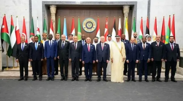 رسائل حاسمة وتقديرية وانتقادية: أهم ما تناولته القمة العربية الرابعة والثلاثون في بغداد رسائل حاسمة وتقديرية وانتقادية: أهم ما تناولته القمة العربية الرابعة والثلاثون في بغداد