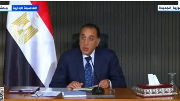 رئيس الوزراء يطالب بتعزيز تشغيل محطات الوقود لتزويد السيارات بالغاز.