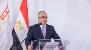 رئيس هيئة قناة السويس الاقتصادية يلتقي بممثلين عن شركة ميرسك العالمية لمناقشة سبل تعزيز التعاون المشترك