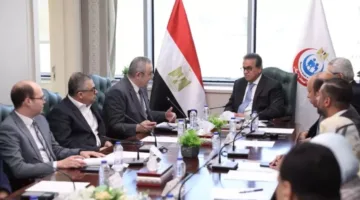 وزير الصحة يوجه بتعزيز برامج تدريب الأطباء المقيمين والتعاون مع المستشفيات الجامعية