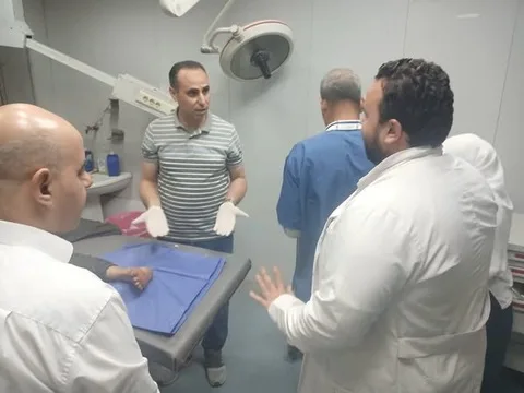 إقالة مدير الاستقبال ورئيس قسم مكافحة العدوى في مستشفى أبو حماد المركزي من وظيفتيهما.