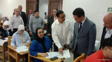رئيس جامعة بنها يقوم بجولة تفقدية لامتحانات كليتي الآداب والتجارة