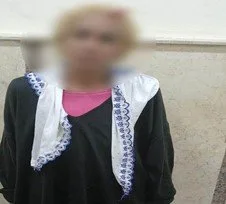 ضبط بائعة طالبت سائحا بأموال مقابل المرور من شارع بالدرب الأحمر