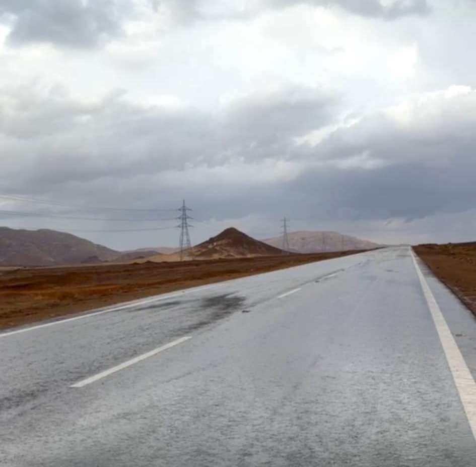 تساقط أمطار خفيفة على مدينة نويبع بجنوب سيناء