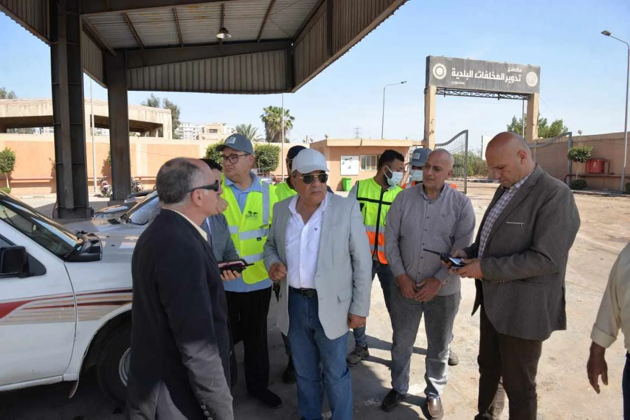 الدقهلية: تقليب المواد العضوية ليلا وراء الروائح الكريهة في المنصورة.. وتعديل مواعيد تشغيل مصنع سندوب للقضاء عليها