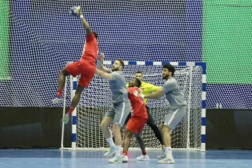 يد الأهلي تتخطى إلى الدور ربع النهائي من كأس الكؤوس الأفريقية يد الأهلي تتخطى إلى الدور ربع النهائي من كأس الكؤوس الأفريقية