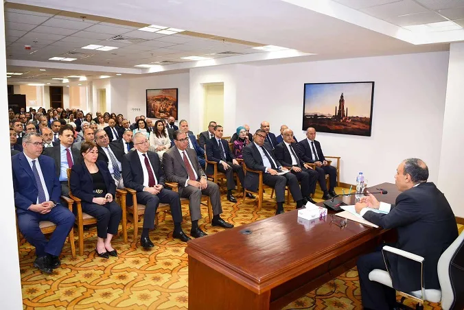 وزير الخارجية يلتقي بقيادات وأعضاء السلك الدبلوماسي والقنصلي