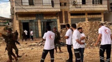قوات الاحتلال تحتجز طواقم الهلال الأحمر والأهالي في مخيم نور شمس بطولكرم