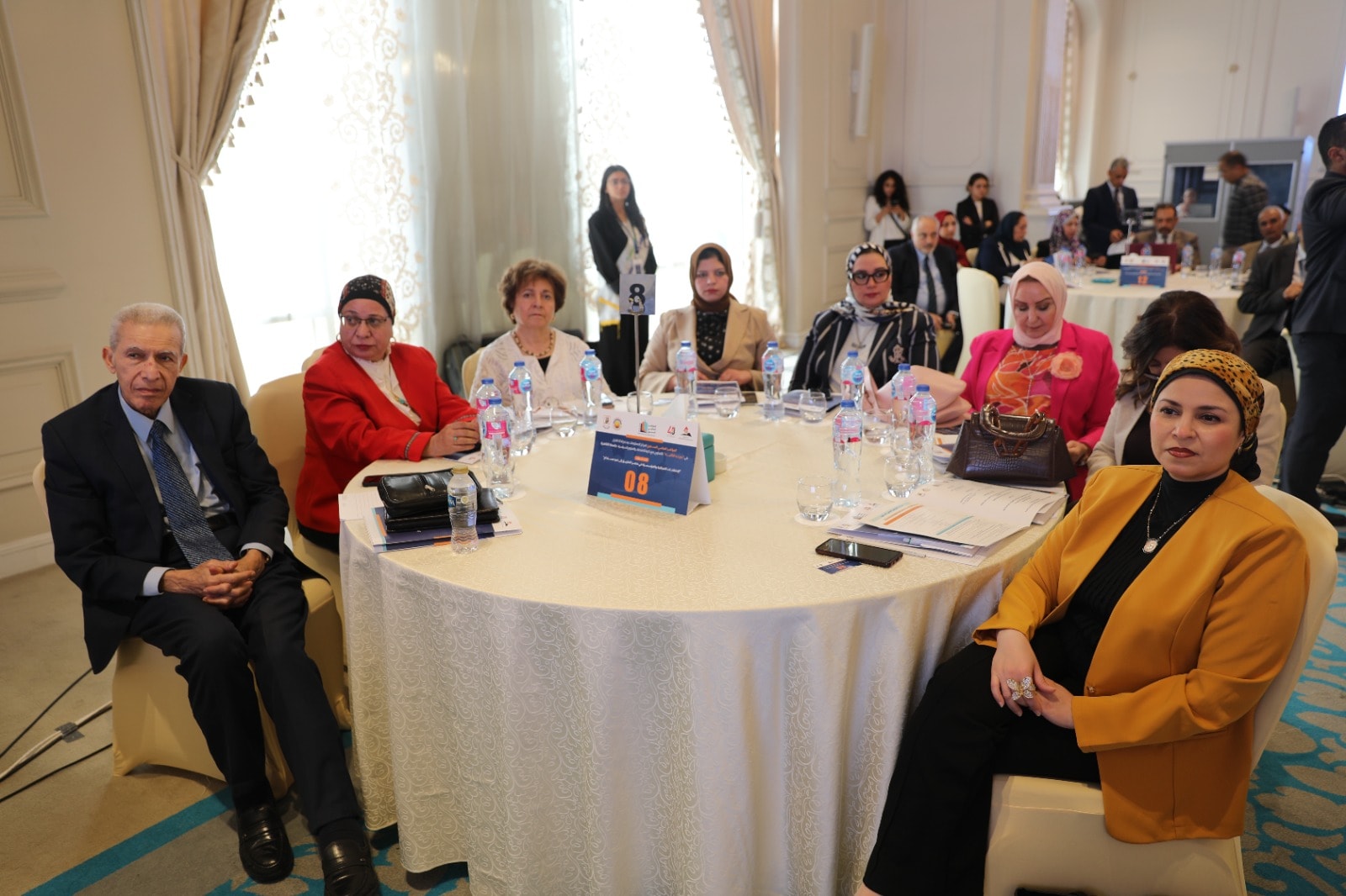قد تكون صورة ‏‏‏‏١٢‏ شخصًا‏، و‏المكتب البيضاوي‏‏ و‏نص‏‏