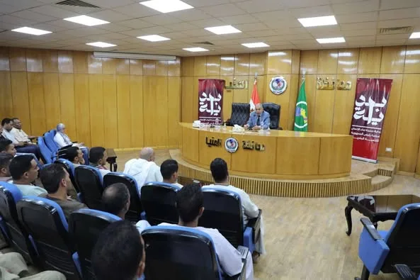 محافظ المنيا يستمع لمطالب تجار سوق ماقوسة ويؤكد التزامه بتعزيز بيئة تجارية منظمة وآمنة محافظ المنيا يستمع لمطالب تجار سوق ماقوسة ويؤكد التزامه بتعزيز بيئة تجارية منظمة وآمنة