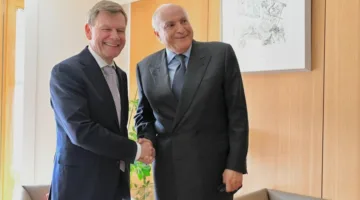 وزيرا خارجية الجزائر وألمانيا يناقشان القضايا الإقليمية والدولية المهمة لكلا البلدين.