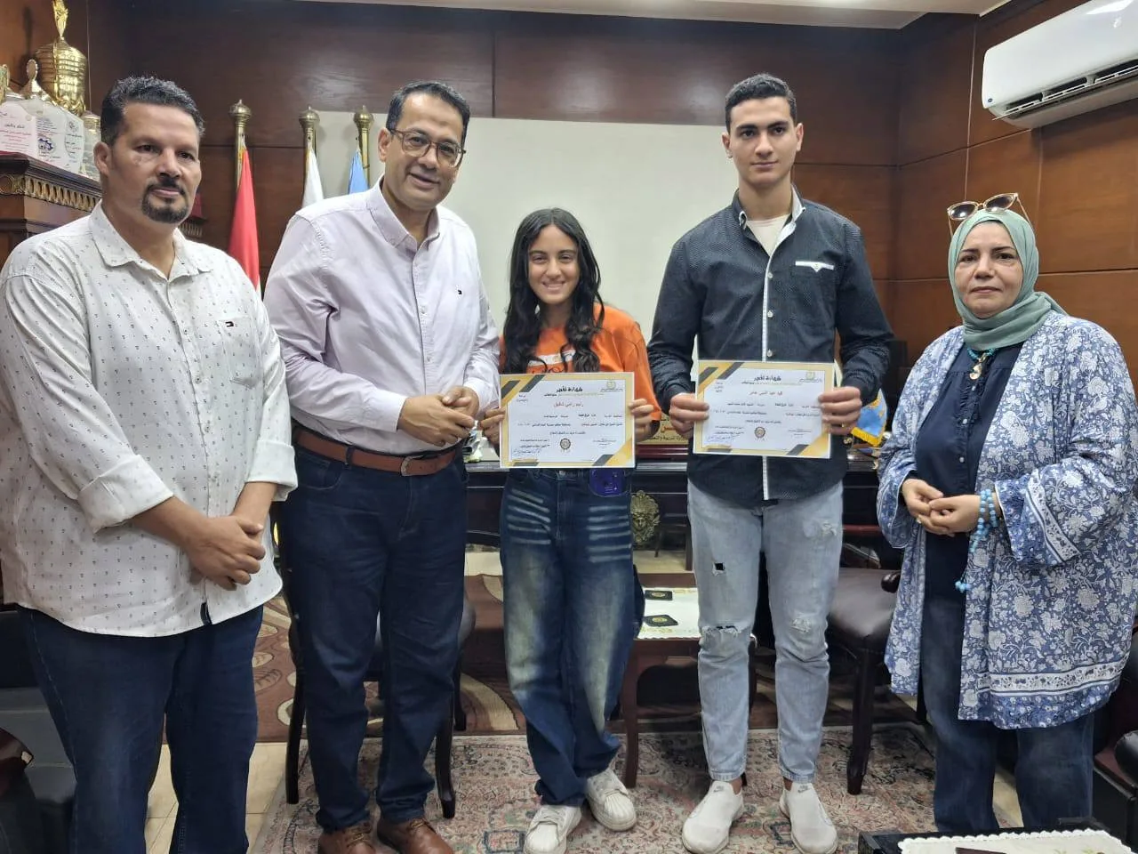 وكيل التعليم في الغربية يوزع الجوائز على الطلاب والمشرفين الفائزين في مسابقات تحدي علوم المستقبل وكيل التعليم في الغربية يوزع الجوائز على الطلاب والمشرفين الفائزين في مسابقات تحدي علوم المستقبل