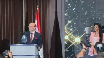 محمد صبحي يشدد على ضرورة مناقشة العلاقة بين الفن والمجتمع في قضايا حقوق الإنسان وسط التحديات العالمية الراهنة.