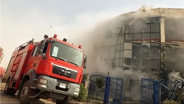 5 سيارات إطفاء للتعامل مع حريق في مستودع مخلفات ورق بقويسنا 5 سيارات إطفاء للتعامل مع حريق في مستودع مخلفات ورق بقويسنا