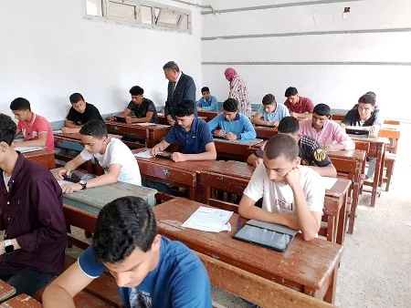 وكيل وزارة التعليم في البحيرة يراقب تقدم امتحانات نهاية العام للصفوف الابتدائية والإعدادية والثانوية. وكيل وزارة التعليم في البحيرة يراقب تقدم امتحانات نهاية العام للصفوف الابتدائية والإعدادية والثانوية.