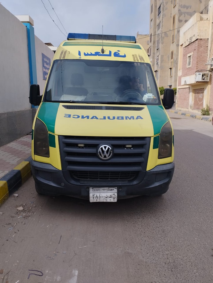 قد تكون صورة ‏‏‏شخص واحد‏، و‏‏سيارة إسعاف‏، و‏فان‏‏‏ و‏نص‏‏