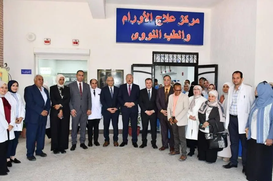 محافظ الإسماعيلية يقدم التهاني لرئيس جامعة قناة السويس بمناسبة حصول مركز الأورام على اعتماد الهيئة الصحية. محافظ الإسماعيلية يقدم التهاني لرئيس جامعة قناة السويس بمناسبة حصول مركز الأورام على اعتماد الهيئة الصحية.