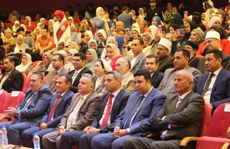 محافظ السويس يشهد ندوة وجعل بينكم مودة ورحمة لتوعية الشباب بأسس تكوين الأسرة