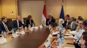وزير السياحة يناقش مع الجهات المعنية نظام الحصول على التأشيرة الطارئة عند نقاط الدخول.