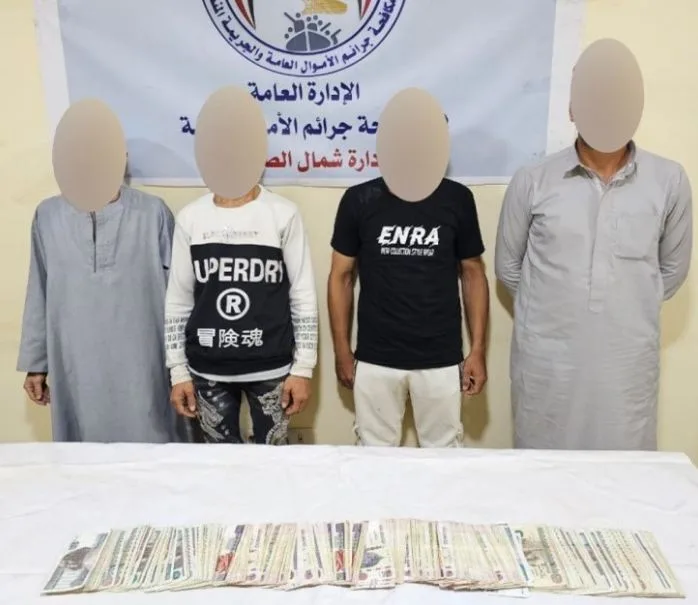 إلقاء القبض على عصابة تسرق معلومات بطاقات الدفع الإلكتروني للمواطنين إلقاء القبض على عصابة تسرق معلومات بطاقات الدفع الإلكتروني للمواطنين