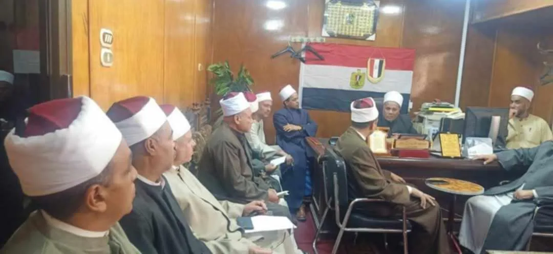 وكيل أوقاف قنا يتباحث مع مديري الإدارات حول طرق تعزيز الانضباط في المساجد
