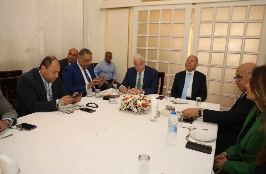 اجتماع لبحث إحياء وتفعيل محل جروبي في ميدان طلعت حرب اجتماع لبحث إحياء وتفعيل محل جروبي في ميدان طلعت حرب