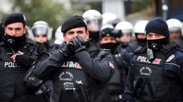 تركيا تصدر مذكرات توقيف بحق 63 عسكريًا لارتباطهم بمحاولة الانقلاب في عام 2016.