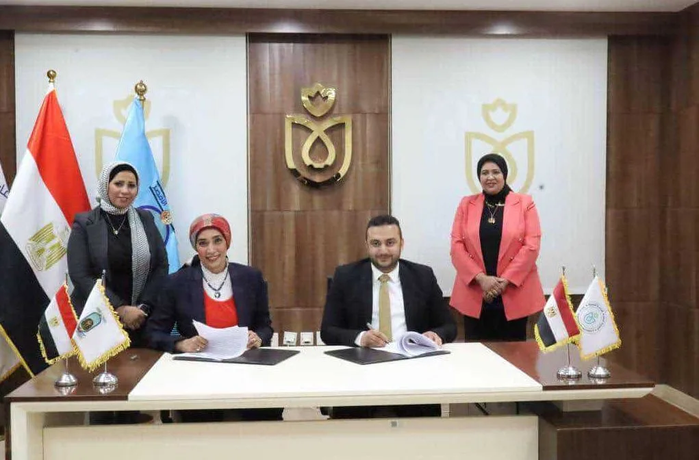 الرعاية الصحية: توقيع اتفاقيتين مع جامعة الأقصر لتعزيز الشراكة في التعليم الطبي والمبادرات الصحية المجتمعية الرعاية الصحية: توقيع اتفاقيتين مع جامعة الأقصر لتعزيز الشراكة في التعليم الطبي والمبادرات الصحية المجتمعية
