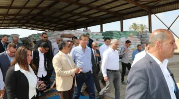 وزير الزراعة ومحافظ الشرقية ورئيس البنك الزراعي يراقبون عمليات تسليم القمح في صوامع البنك بالشرقية