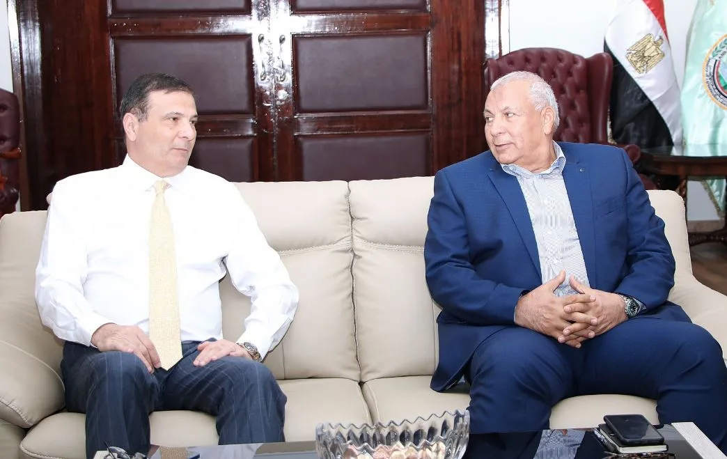 وزير الزراعة يناقش مع محافظ الوادي الجديد سبل دعم الفلاحين وتعزيز المشاريع الإنتاجية في المحافظة وزير الزراعة يناقش مع محافظ الوادي الجديد سبل دعم الفلاحين وتعزيز المشاريع الإنتاجية في المحافظة
