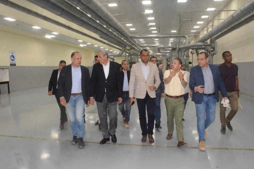 محافظ الغربية ووزير الزراعة بمدغشقر يتفقدان مصنع غزل المحلة ويشيدان بريادة مصر الصناعية
