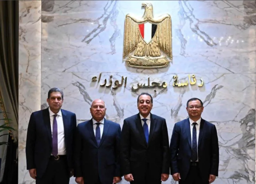 رئيس الوزراء يشارك في توقيع عقد لإنشاء مصنع محلي لطرازات جيتور T1 وT2 باستثمارات تصل إلى 123 مليون دولار. رئيس الوزراء يشارك في توقيع عقد لإنشاء مصنع محلي لطرازات جيتور T1 وT2 باستثمارات تصل إلى 123 مليون دولار.