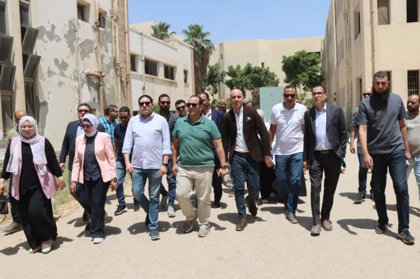نائب محافظ بنى سويف ومساعد وزير الصحة يزوران مستشفى سمسطا المركزي لتفقده نائب محافظ بنى سويف ومساعد وزير الصحة يزوران مستشفى سمسطا المركزي لتفقده