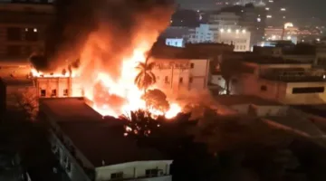 55 سيارة إطفاء تتدخل لإخماد حريق هائل في مركز لوجستي بكوريا الجنوبية