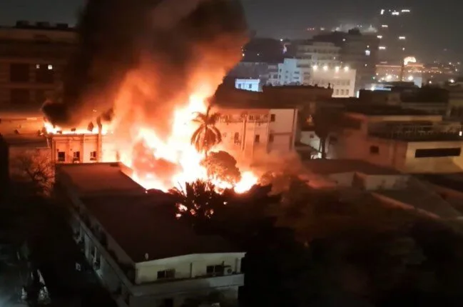 55 سيارة إطفاء تتدخل لإخماد حريق هائل في مركز لوجستي بكوريا الجنوبية 55 سيارة إطفاء تتدخل لإخماد حريق هائل في مركز لوجستي بكوريا الجنوبية