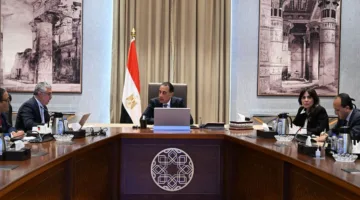 مدبولي يناقش مع رئيس المنطقة الاقتصادية لقناة السويس المشاريع التي تم التعاقد عليها حديثاً من قبل الهيئة