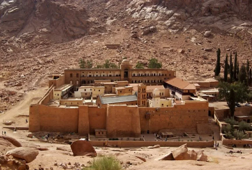 الحكم بحق تابعى دير سانت كاترين في الاستفادة من الأراضي المتنازع عليها الحكم بحق تابعى دير سانت كاترين في الاستفادة من الأراضي المتنازع عليها