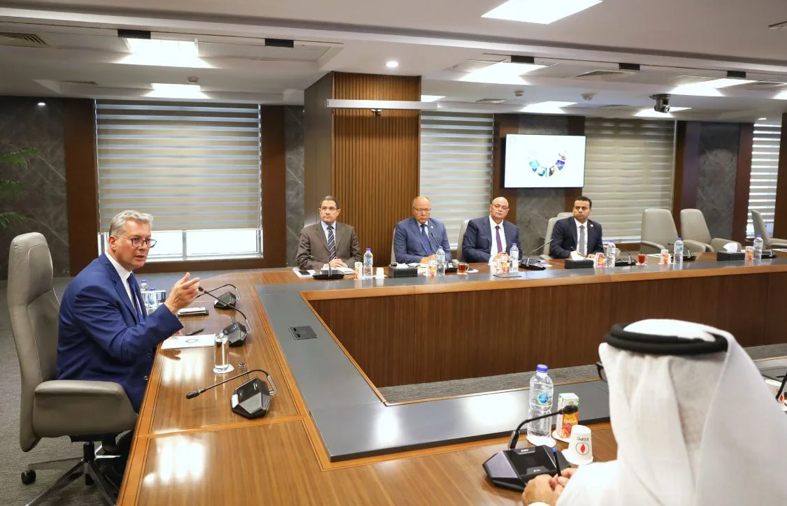 وزير البترول يبحث مع مجموعة موانئ أبو ظبي سبل تعزيز التعاون المشترك